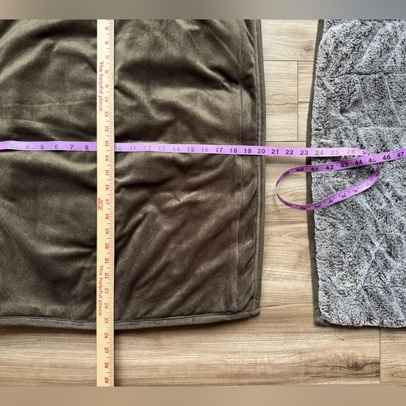 UGG Standard Size Pillow Shams 2 Brown Grey Zip Closure Soft Great Condition - Picture 6 of 12